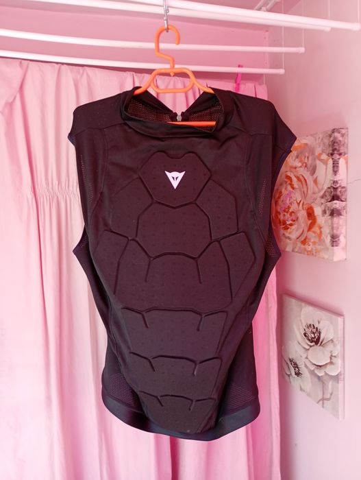 Жилетка с брониран гръб на DAINESE