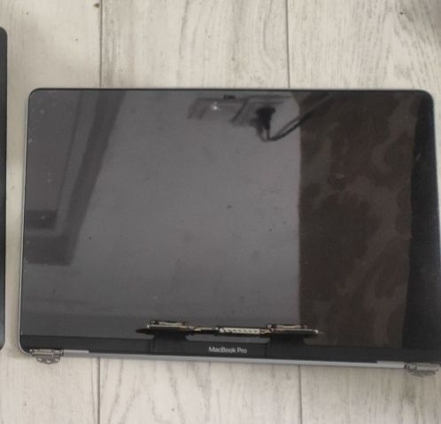 Макбук про дисплей