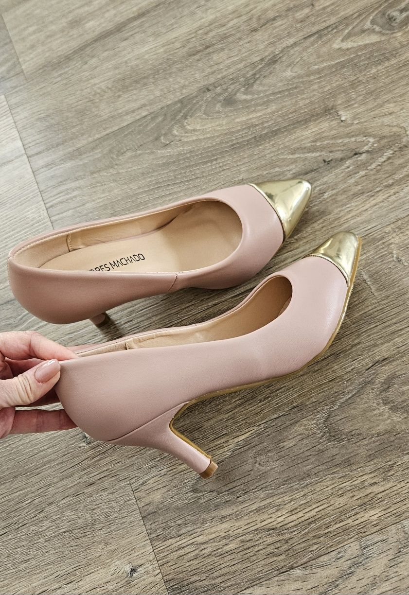 Pantofi nude cu accent auriu, mărimea 35