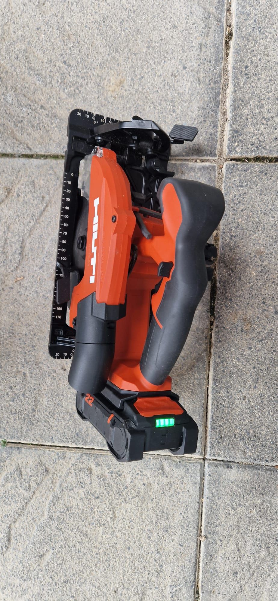 Hilti circular pe acumulator