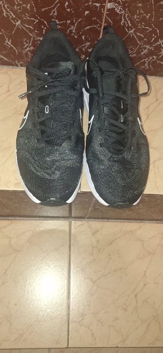 Продавам маратонки Nike