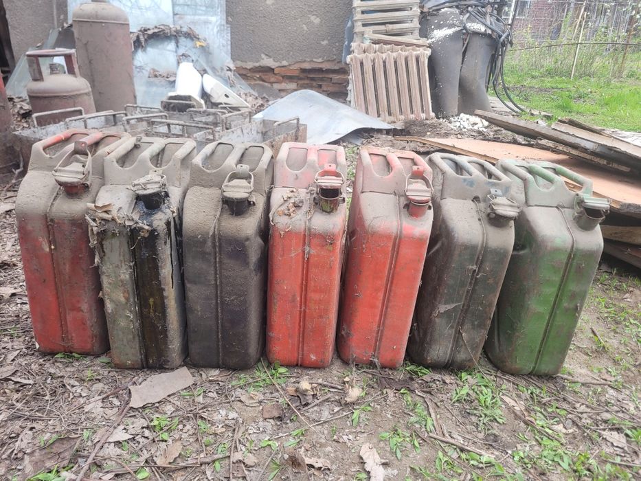 Железные канистры 20 литров за 5 000 тг.