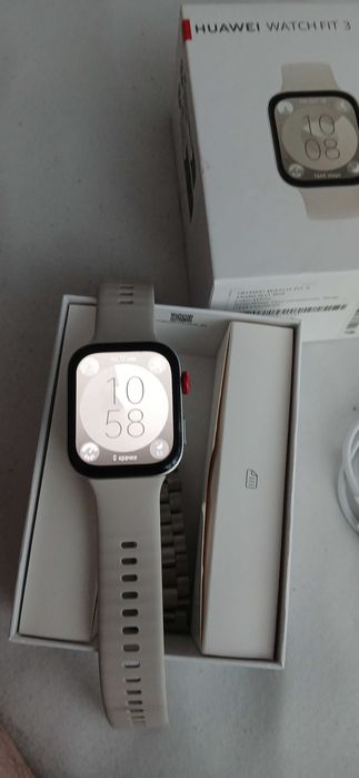 Продавам часовник Huawei watch fit 3