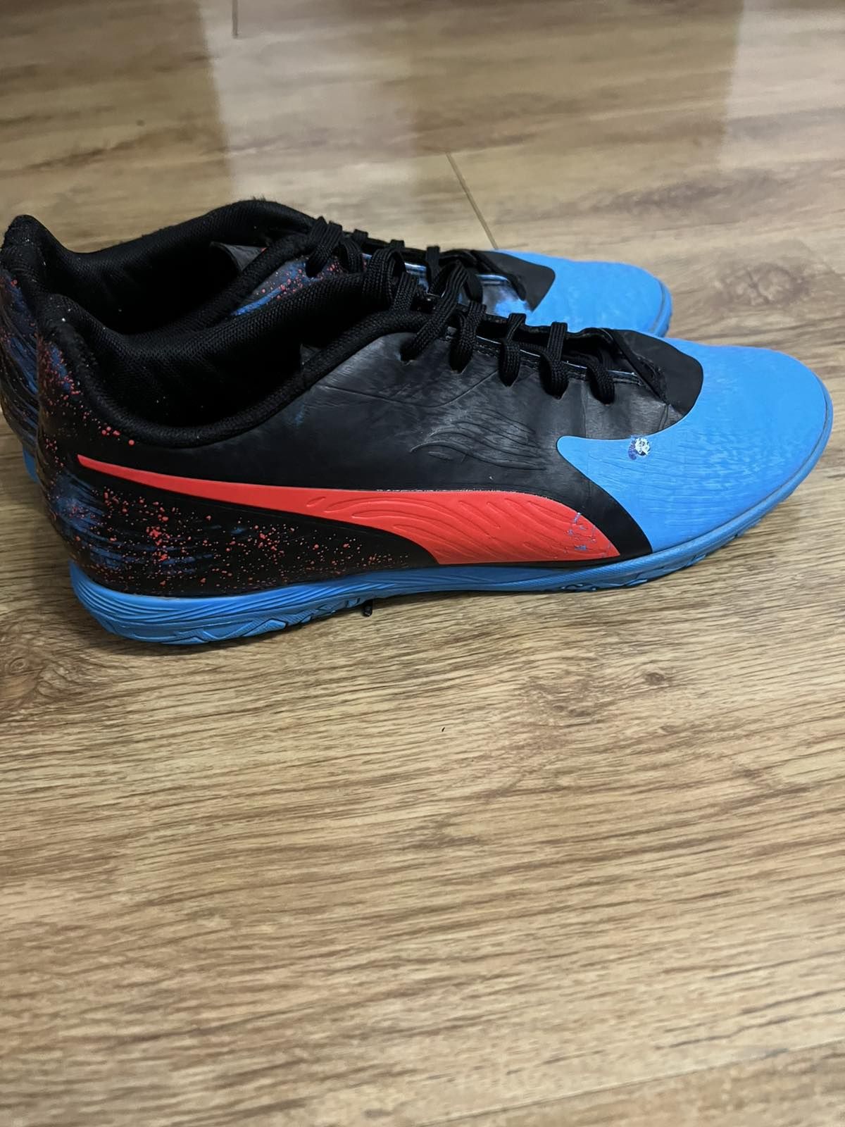 Спортни футболни обувки