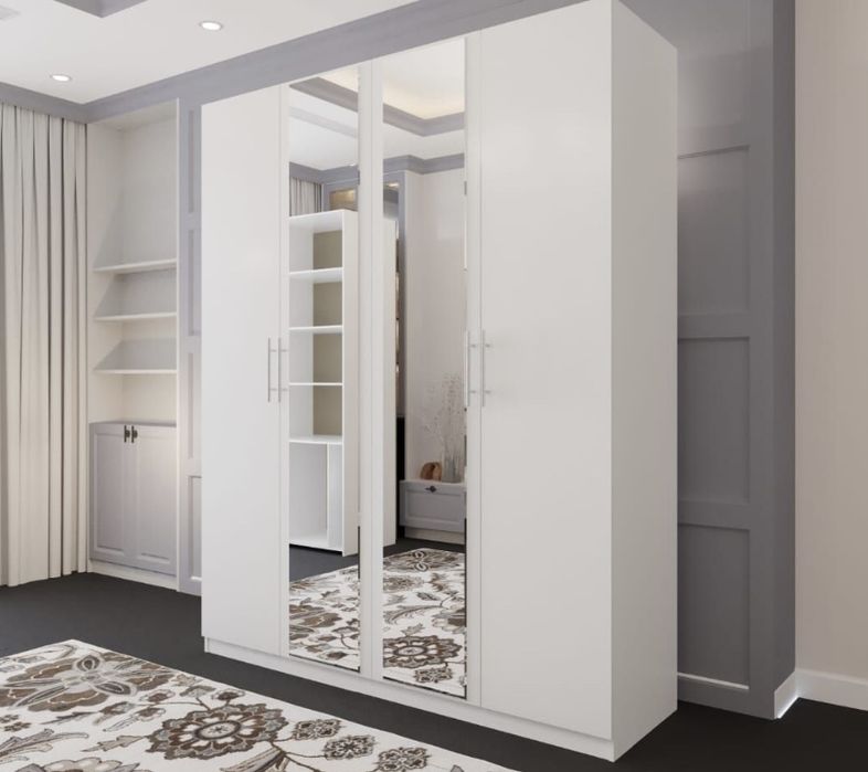 Шкаф с зеркалом .