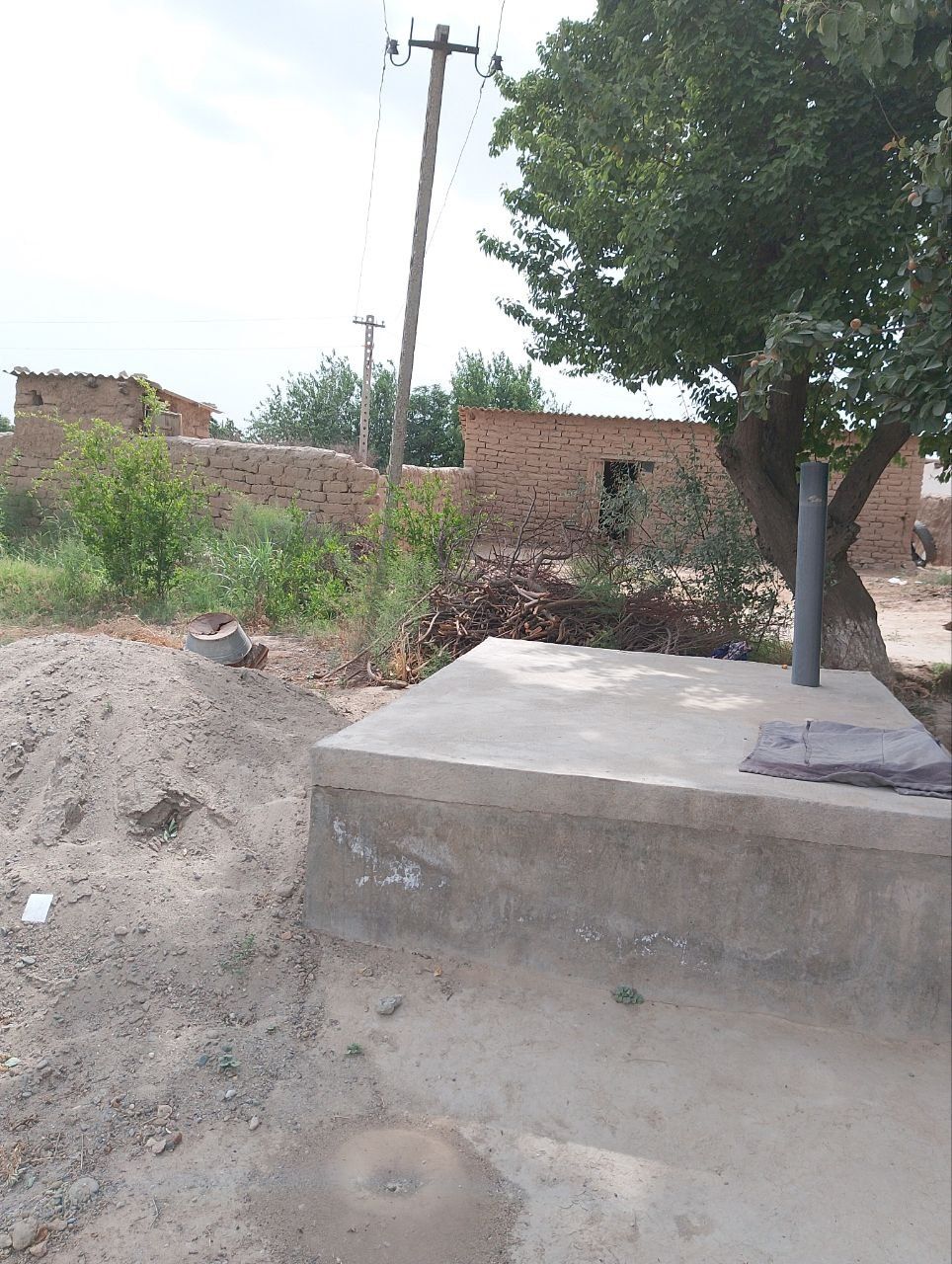 42 sotixli. uy maktab  bog‘cha yonida