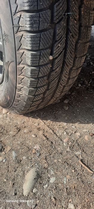 Меняю зимние 2штуки