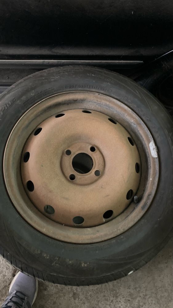 Летни гуми Nexen 185/65/15 dot 0522 с железни джанти Датчия