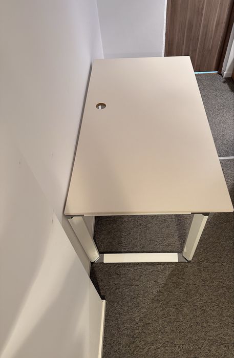 Birou modern pe cadru metalic