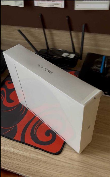 Ноутбук Apple MacBook Air 2022 M2 / 13,6" / 8GB / SSD 256GB / Silver