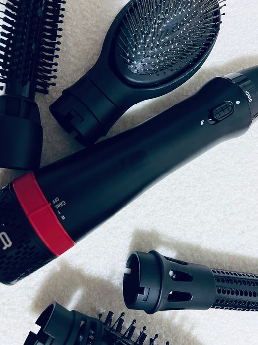 Четка с горещ въздух Rowenta x Karl Lagerfeld