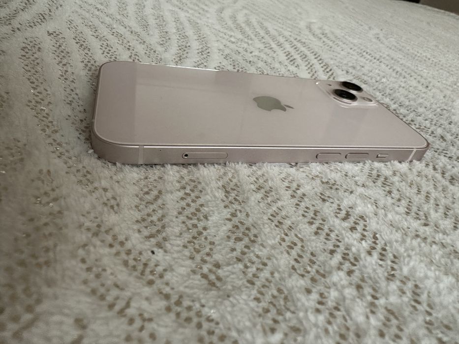 Продавам iphone 13 pink 128 gb