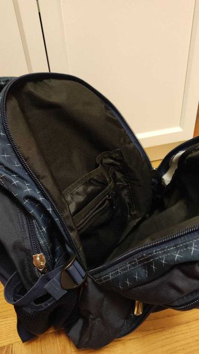 Ученическа раница в отлично състояние/голям капацитет/