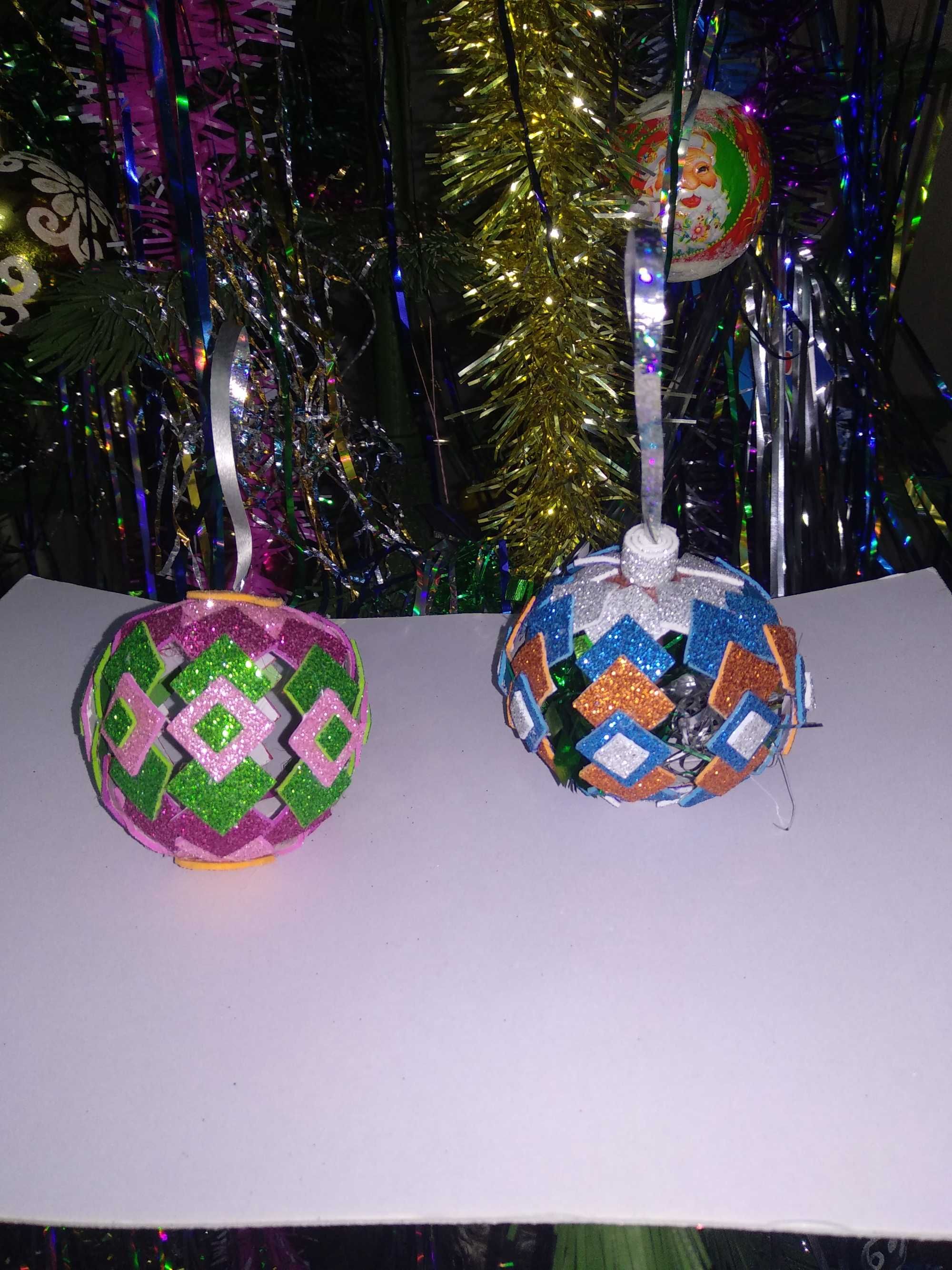 Новогодние ёлочные игрушки шарики