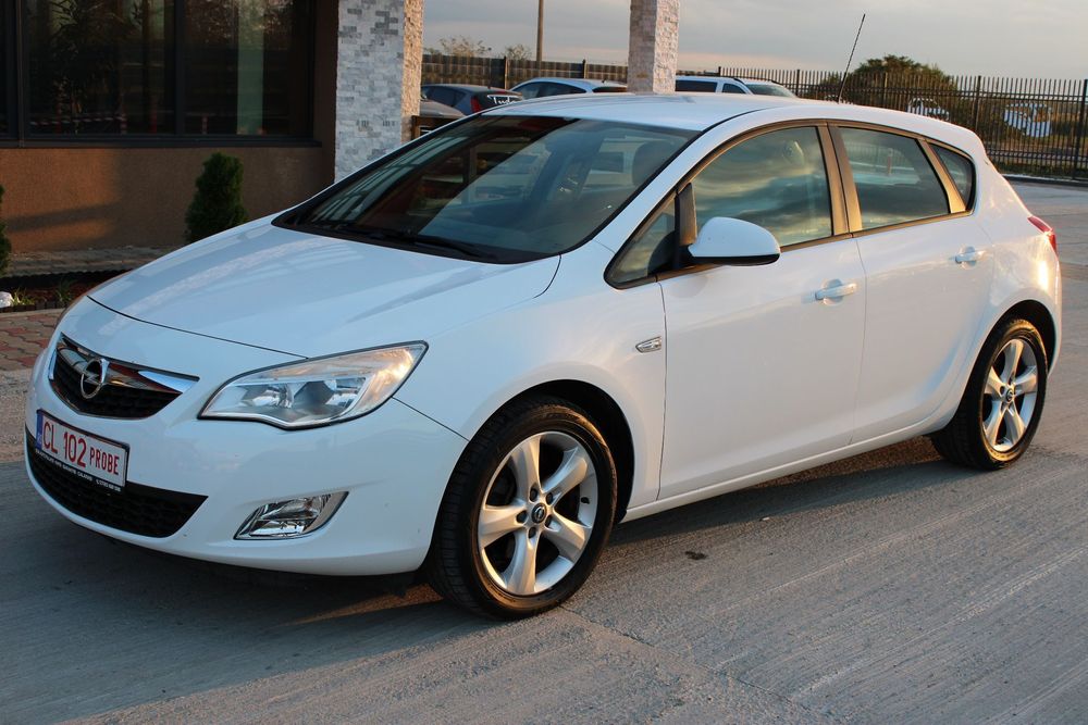 Opel Astra Opel Astra J 1.7 CDTI – 2012 | Android / CarPlay | RAR / Rate / Garant