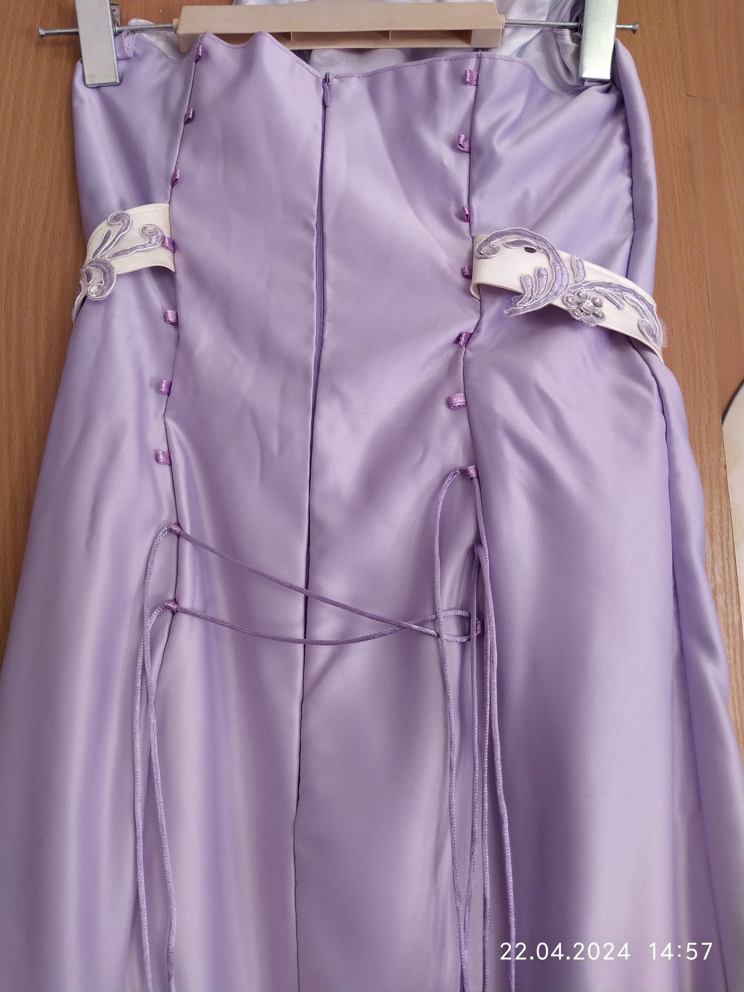 Платье без лямок (бретелек) 10.000 тенге