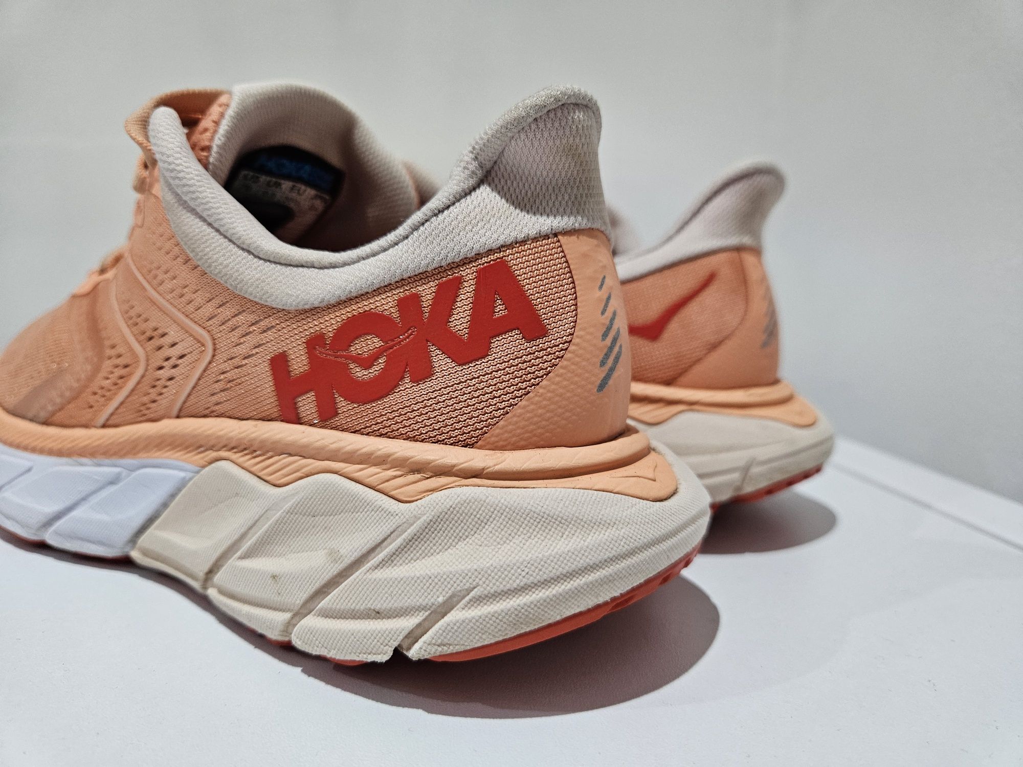 Hoka Arahi 5 - 38.5 номер маратонки