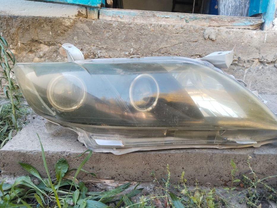 Сатылымда Тойота қырық, қырық бестің алдынғы, артынғы фарлары.   Компл