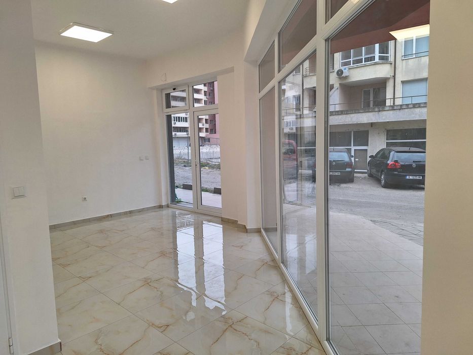 Дава се под наем Магазин в Бургас, Меден рудник - зона В - 40 кв.м за 255 € - Снимка #2