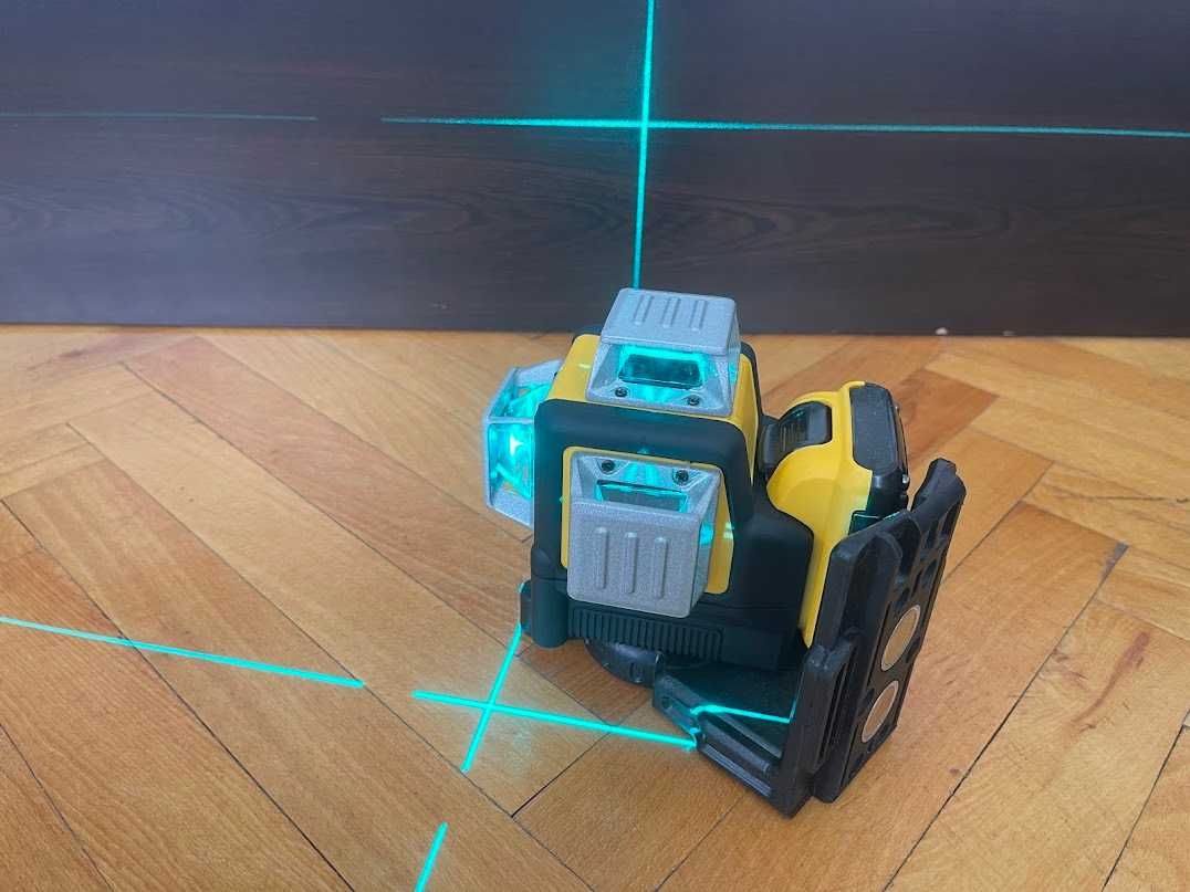 Зелен лазерен нивелир DeWALT 3X360  внос от Германия