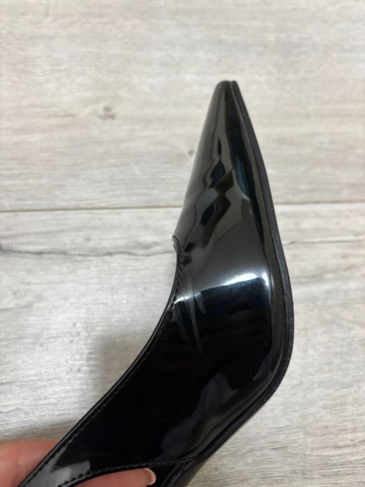 Дамски черни лачени токчета