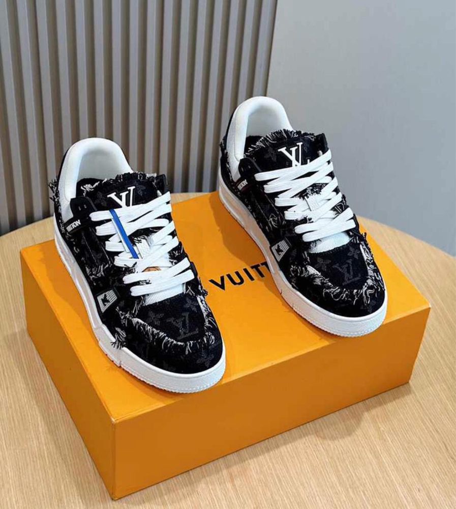 Adidasi Louis Vuitton luxury