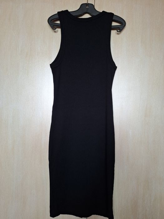 Рипсена черна рокля