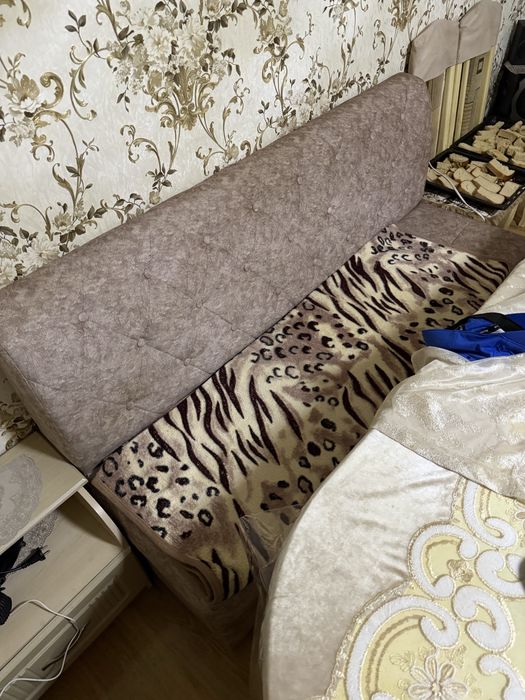 Диван ва сандик сотилади почти янги