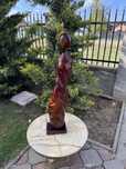 Statuetă decorativă sculptată manual din lemn