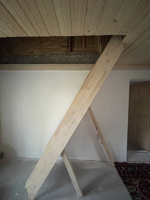 Vand scara de lemn