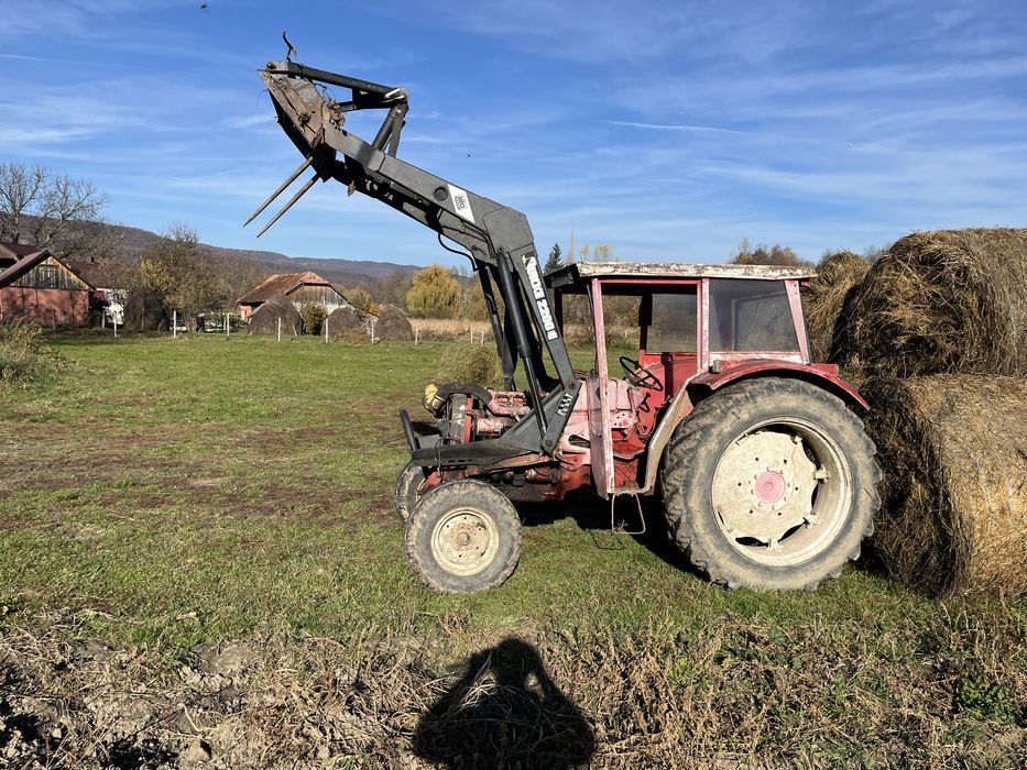 Vand tractor international 834 cu incarcator frontal