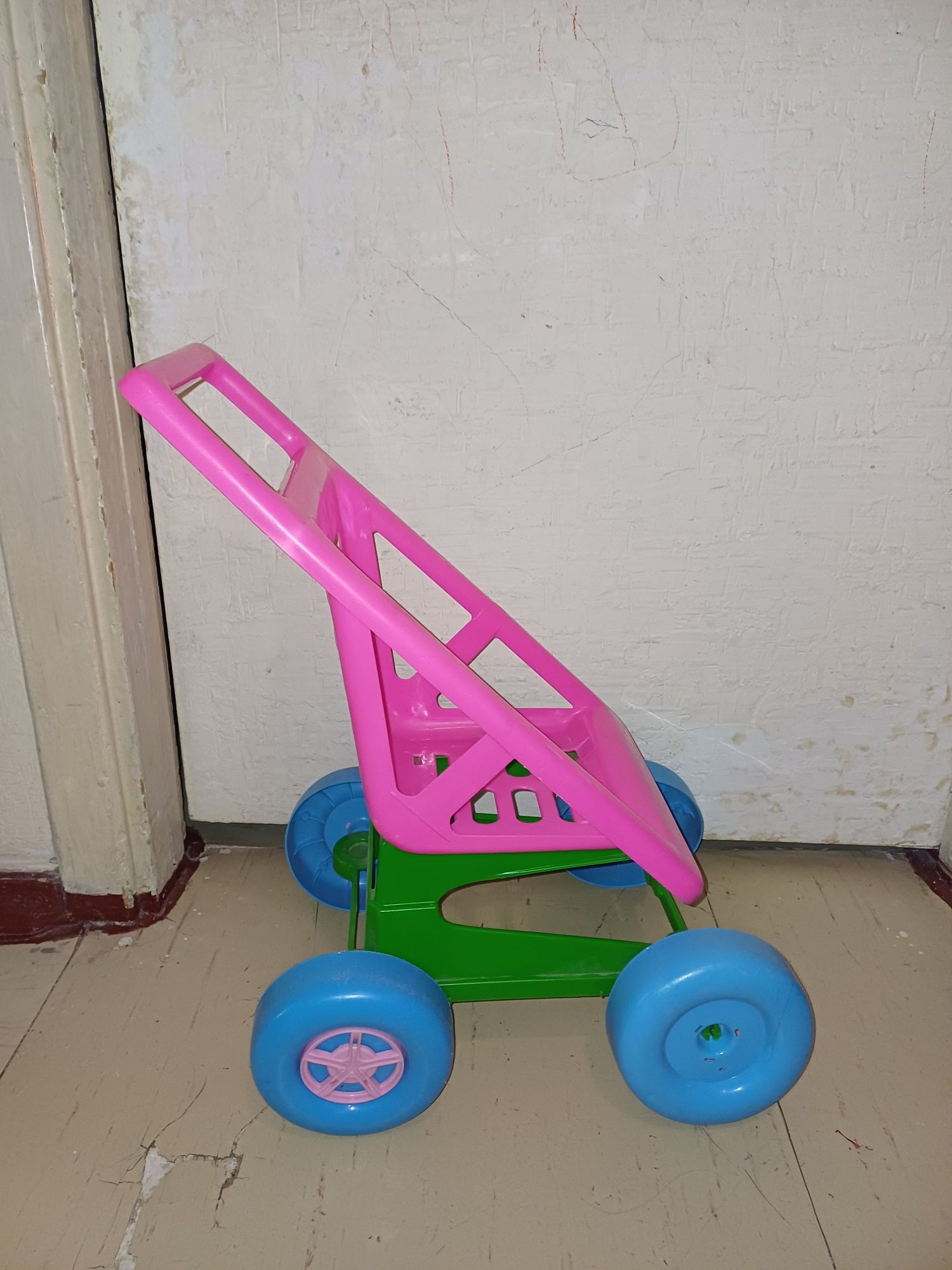 Продам игрушечную детскую коляску