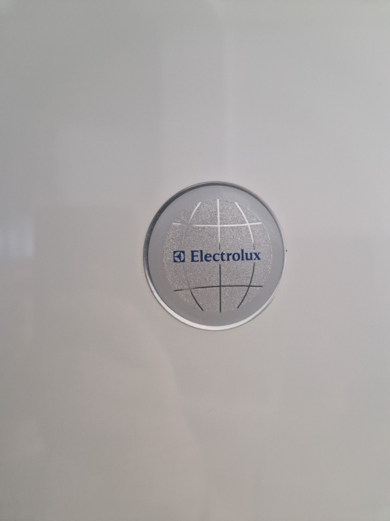 Хладилник с Фризер Electrolux 400 литра А+