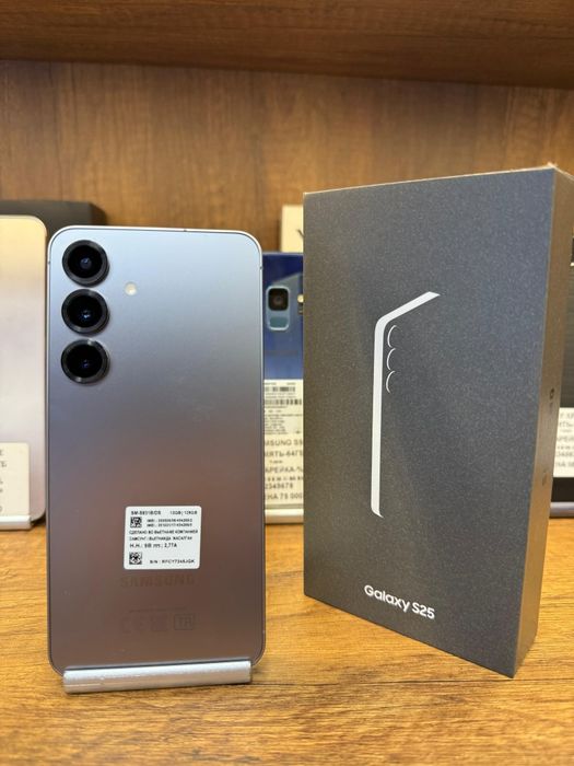 Samsung S25 128 в идеале с коробкой