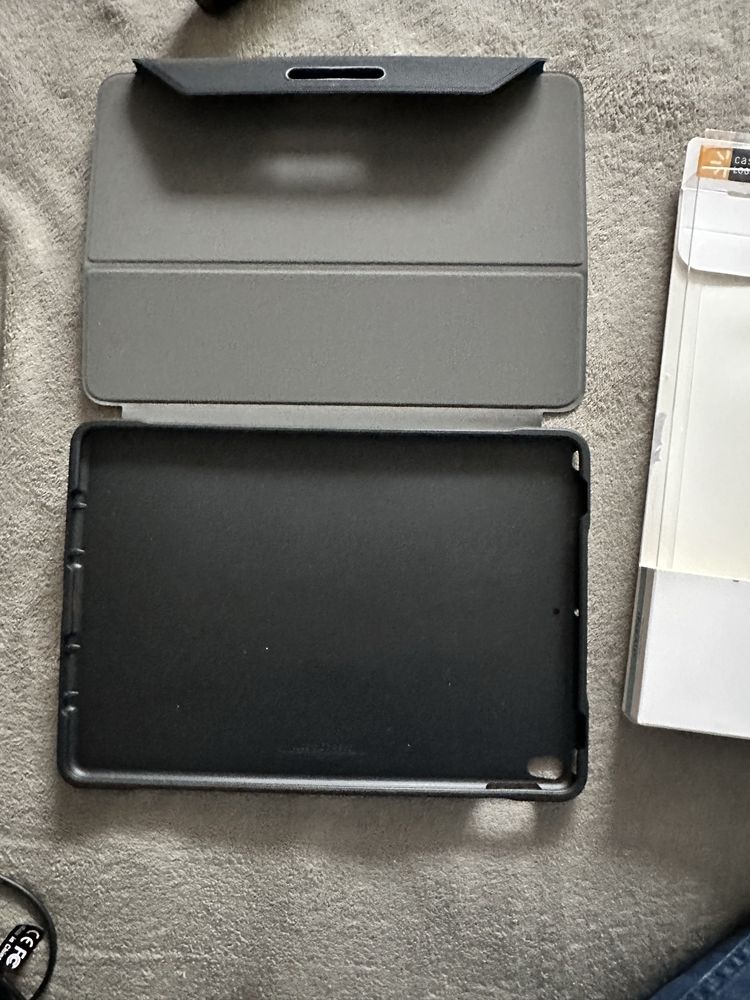 Husa case logic pt ipad air 10.5