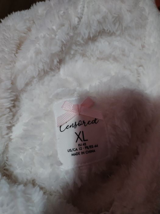 Pijama întreaga, Alba