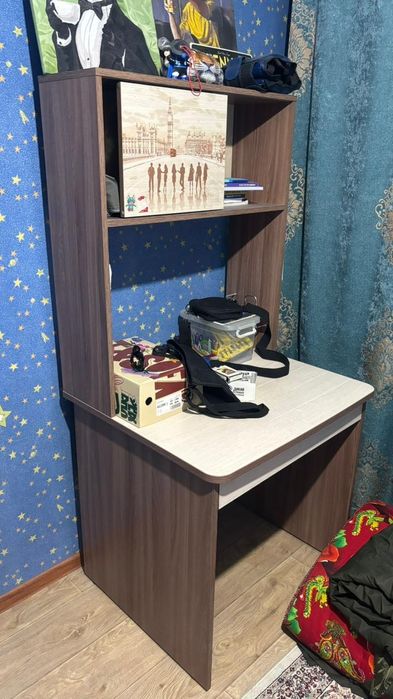 Стол в детскую, в отличном состоянии