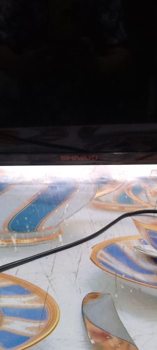 Продается телевизор на запчасти. Разбит экран. Диагональ 81. Цена дого