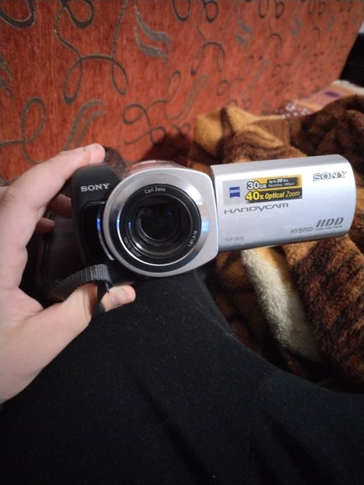 Vând cameră mai veche sony