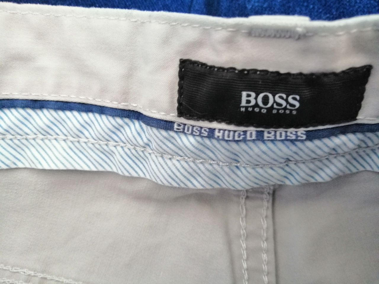 Vând Pantaloni Hugo Boss Originali bărbați mărimea M