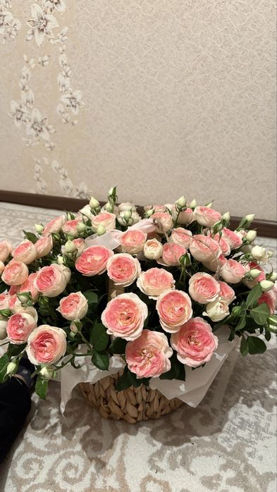 Свежие цветы запискасымен берыледы