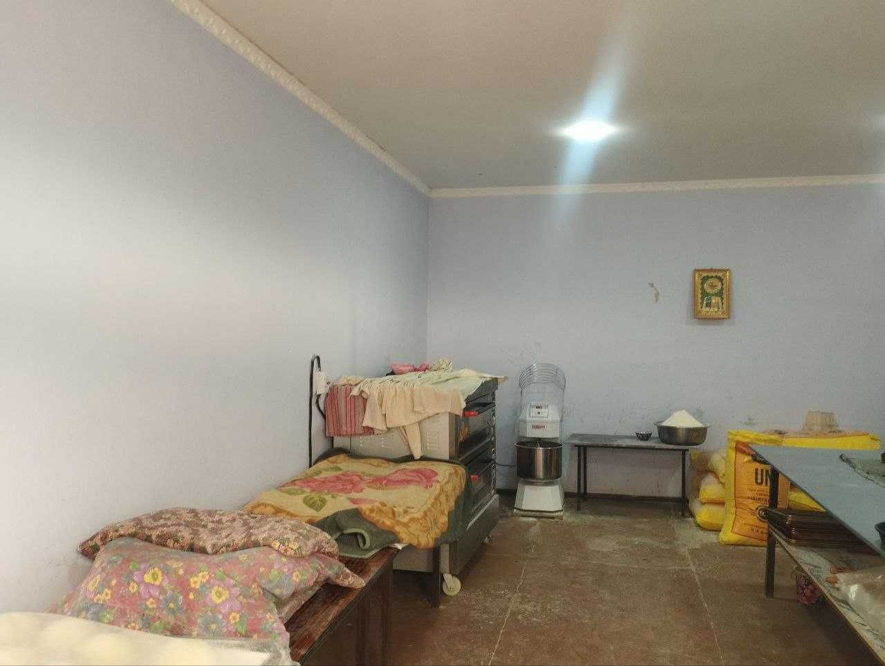 Navoiy viloyati, Navbahor tumanida savdo dokon binosi sotiladi.