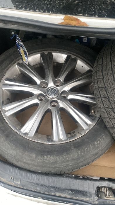 Продкам титанку на камри 17 размера.