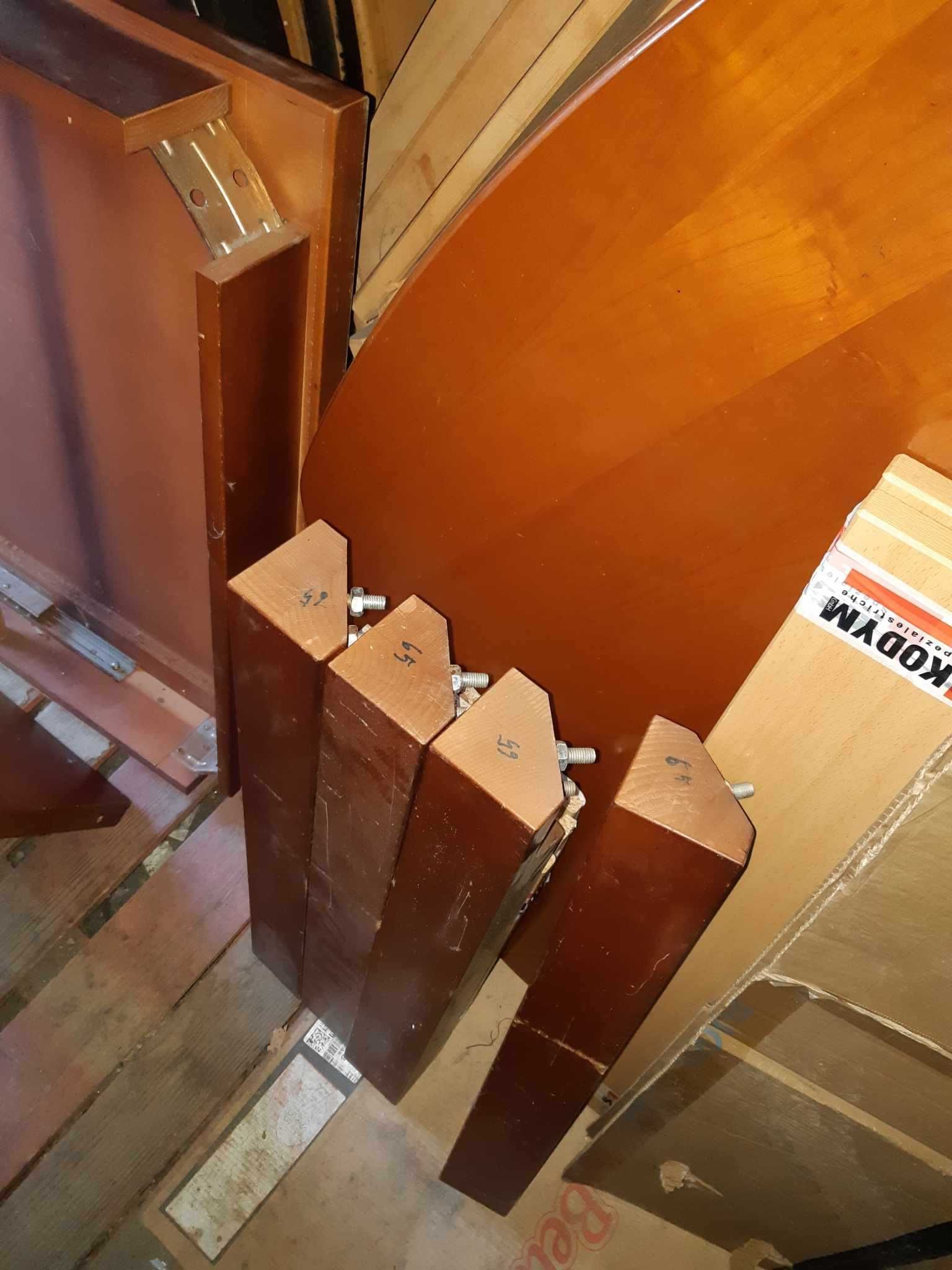 Masa extensibila cu 4 Scaune Baroc