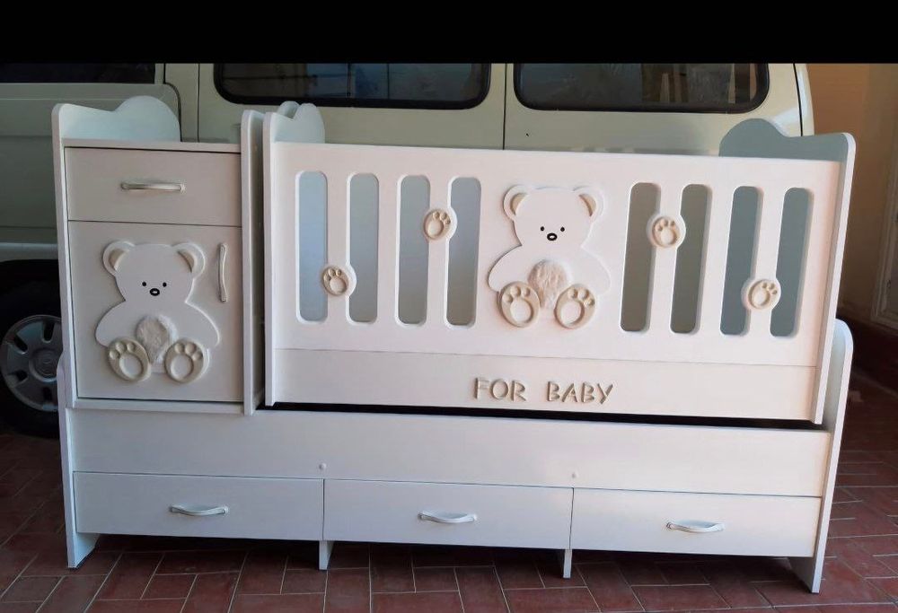 Щу кроватдан 2 дона бор угиларим йотишган кориниши алоо.