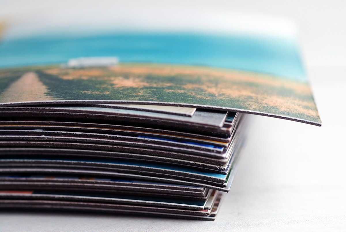 Распечатка буклетов листовок баннеров самоклеек книг  журналов  фото