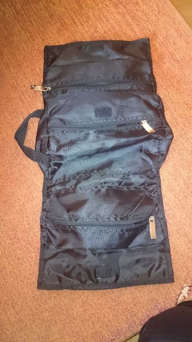 черен несесер козметичен