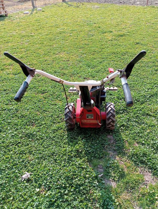 Vând motocoasă benzina