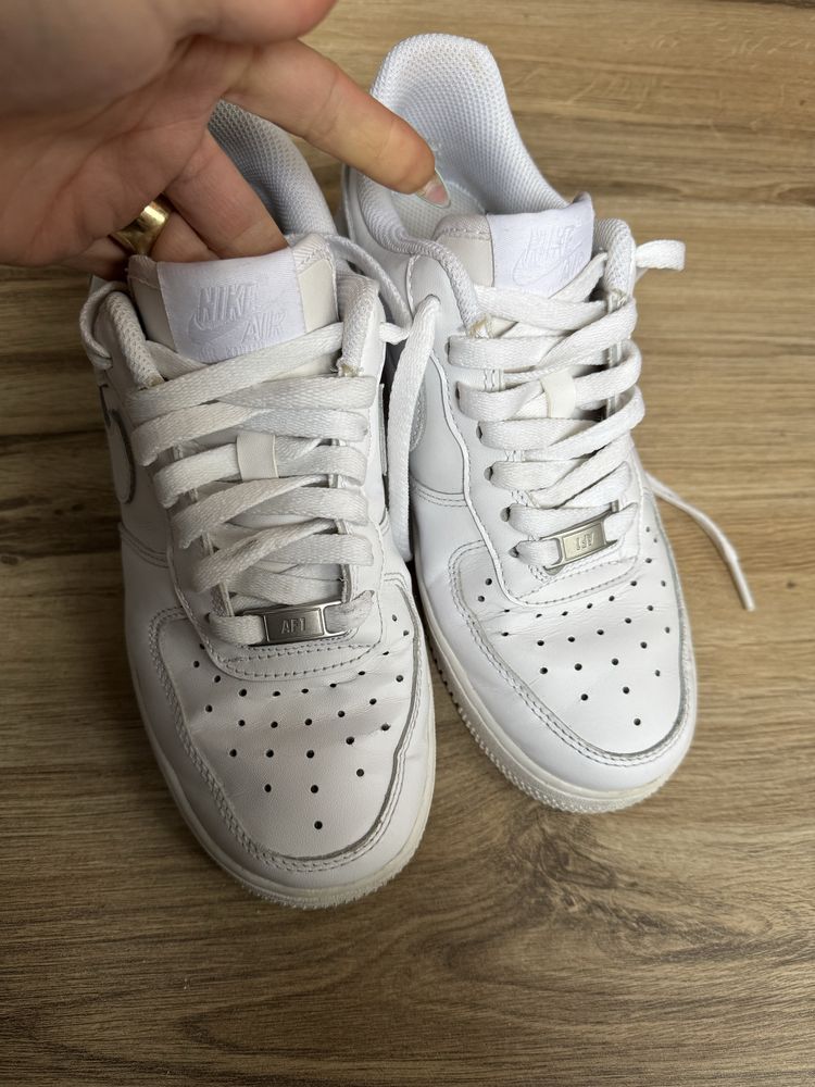 Оригинални бели кецове Nike Air Force ! 36,5 н