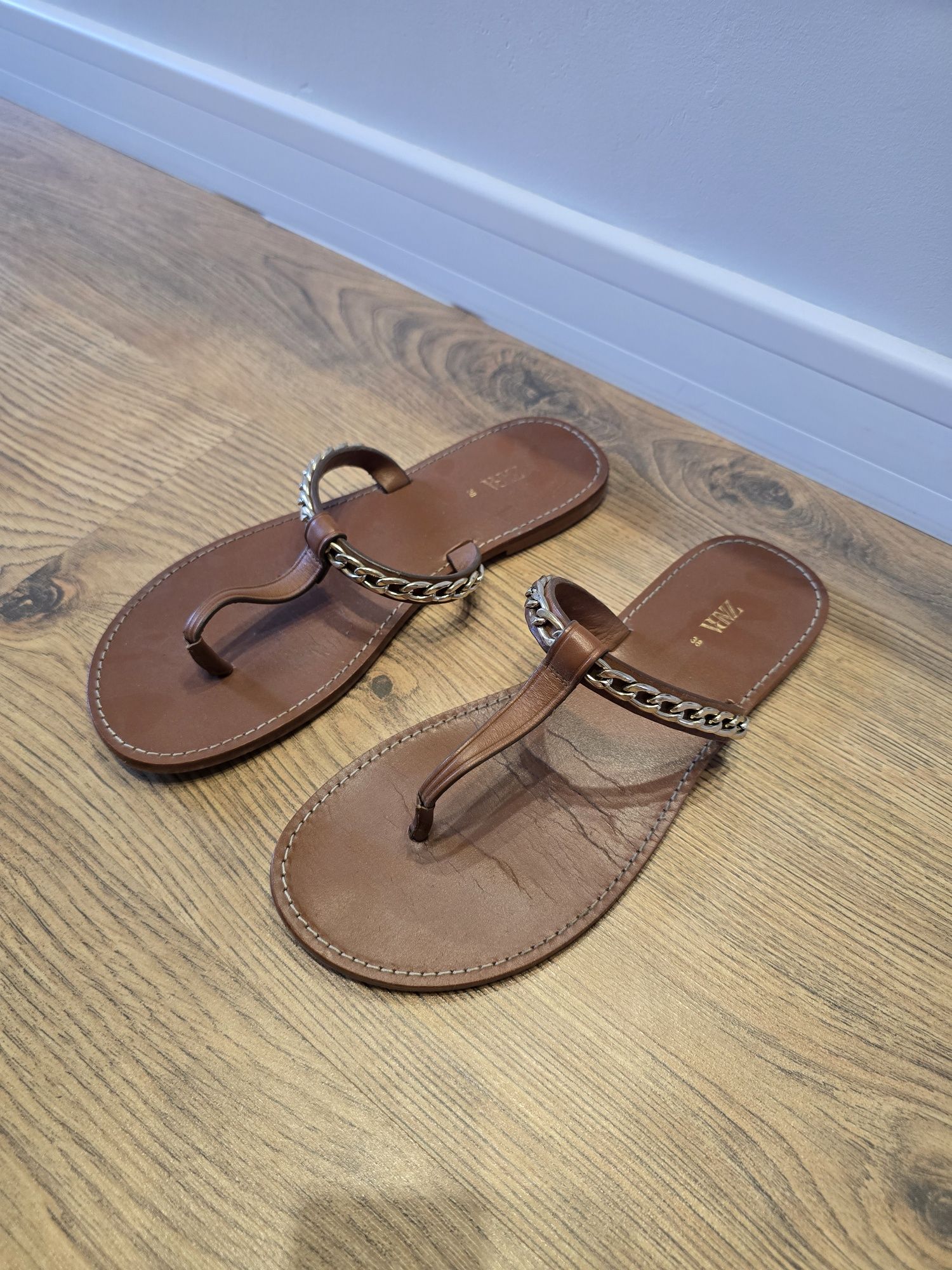 Дамски боти и чехли  Zara / естествена кожа 37-38 номер